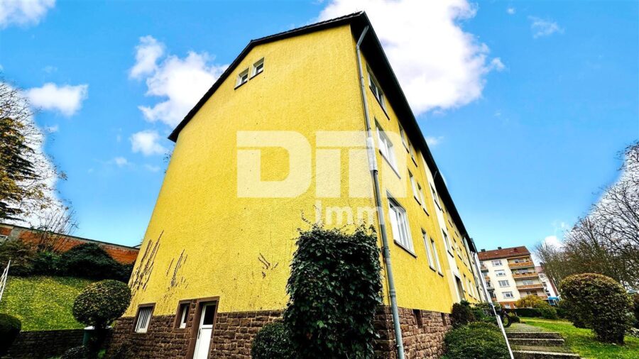 Helle Vierzimmerwohnung (Hochparterre) mit Balkon in Traumlage - Seitenansicht